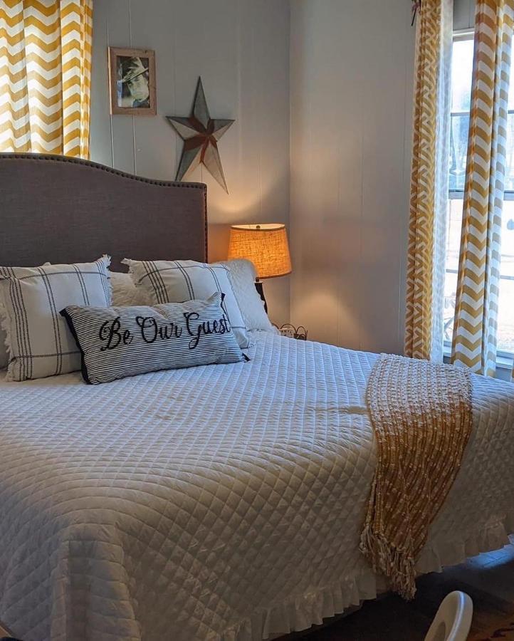 Pecan St. Parlor Haus Downtown Bandera, Tx Esterno foto